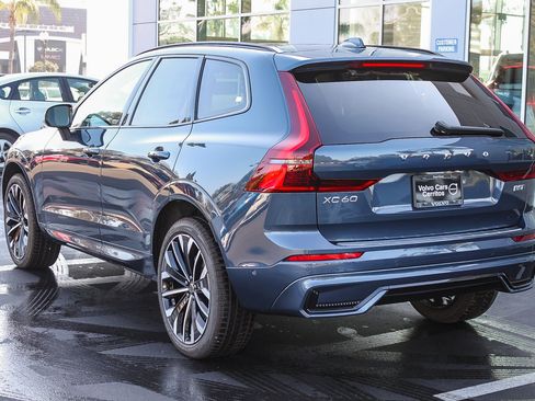 New 2026 Volvo XC60 B5 Ultra w/ Climate Package PRO image 8