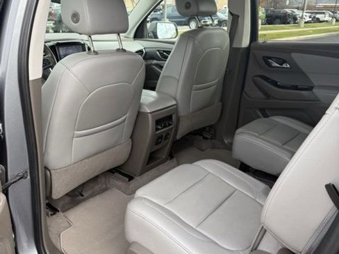 Used 2020 Chevrolet Traverse Premier image 35
