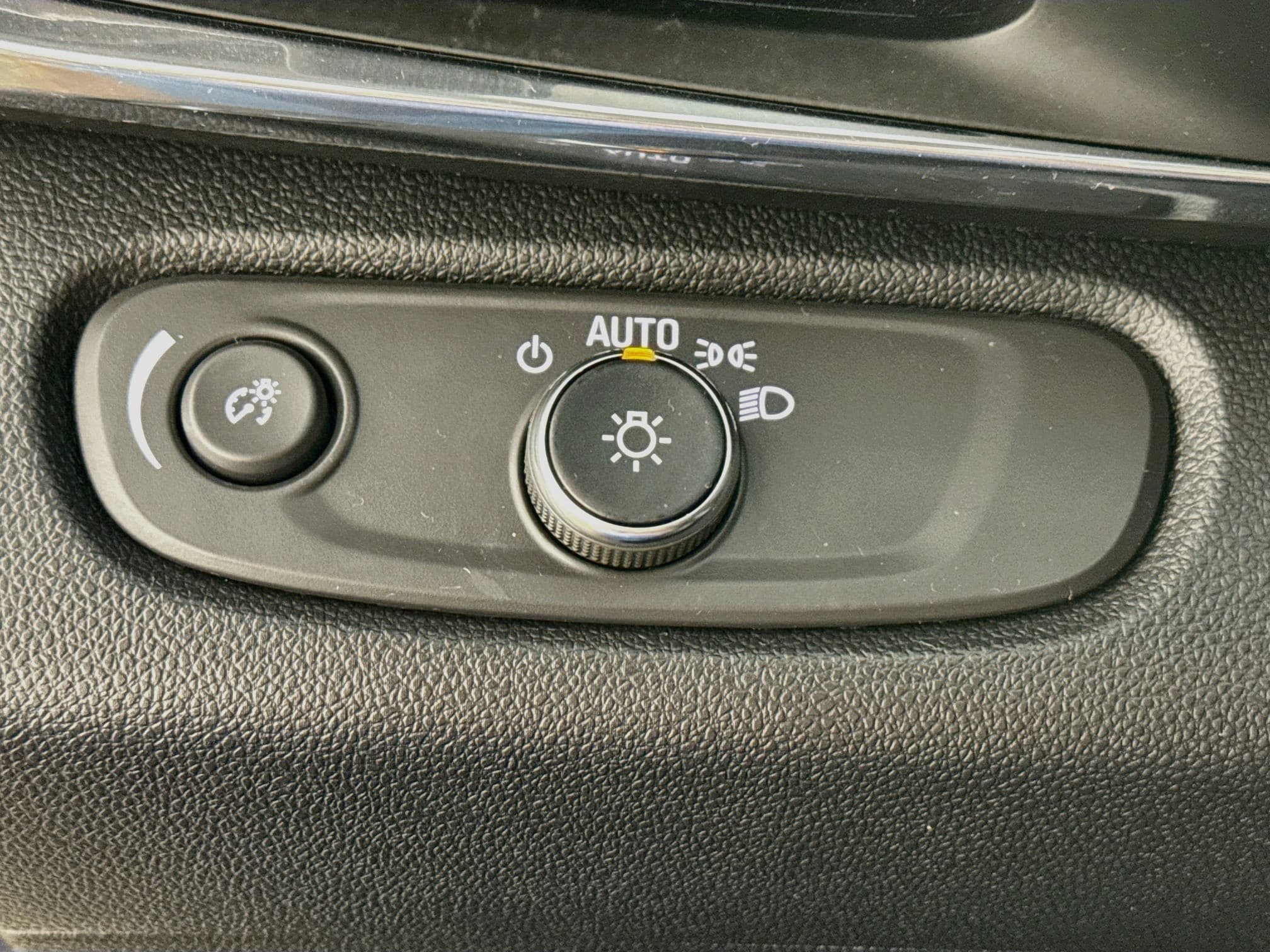 Used 2025 Buick Envista Preferred w/ Convenience II Package FWD image 12