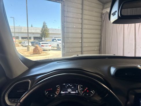Used 2021 Jeep Renegade Latitude w/ Convenience Group AWD/4WD image 23