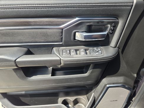 Used 2025 RAM 2500 Laramie AWD/4WD image 23