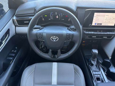 Used 2025 Toyota Camry SE image 28