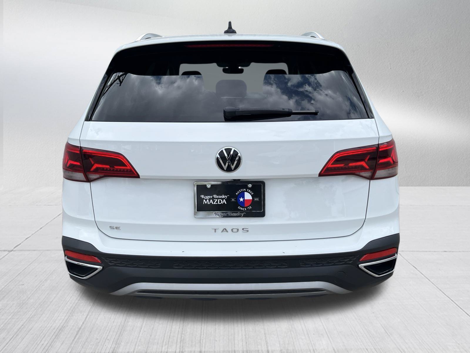 Used 2024 Volkswagen Taos SE FWD image 7