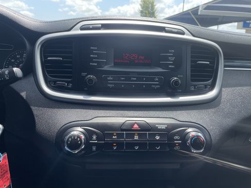 Used 2017 Kia Sorento L FWD image 29