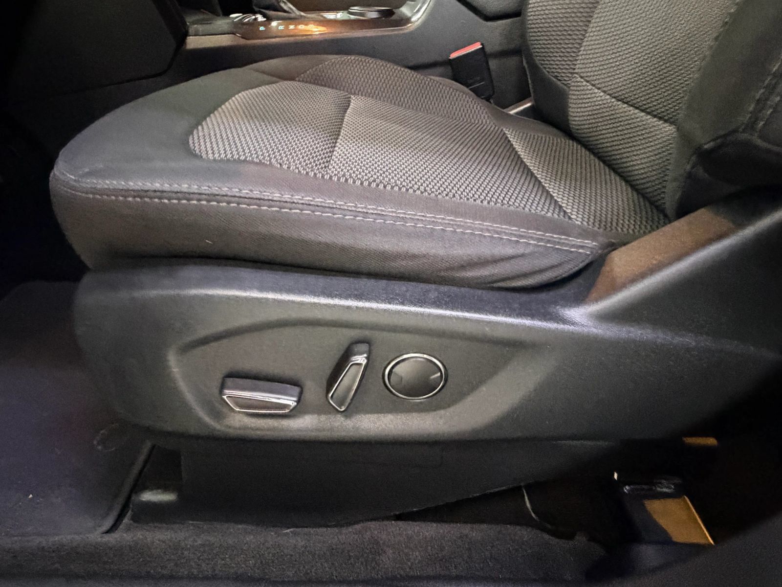 Used 2018 Ford Explorer XLT FWD image 34