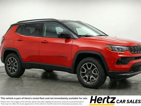Used 2025 Jeep Compass Trailhawk image 1