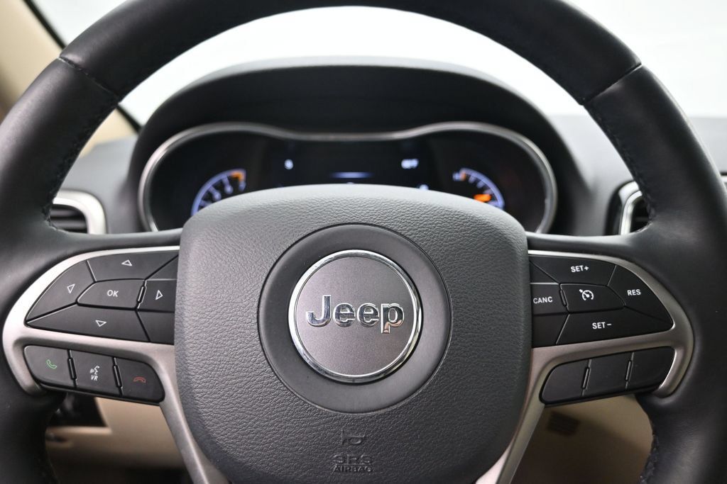 Used 2020 Jeep Grand Cherokee Limited AWD/4WD image 13