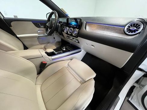 Used 2021 Mercedes-Benz GLA 250 4MATIC w/ Premium Package image 9