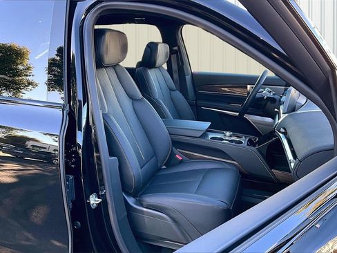 Used 2026 Cadillac Vistiq Sport image 17