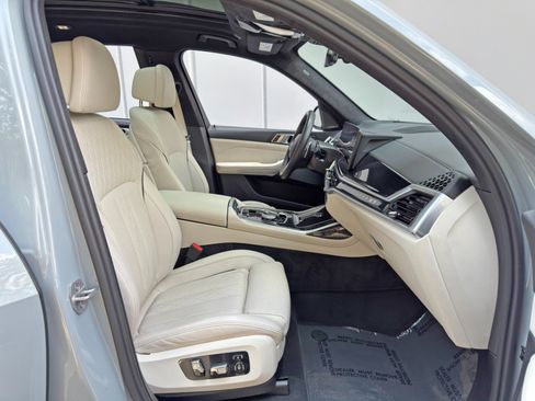 Used 2023 BMW X7 xDrive40i w/ M Sport Package AWD/4WD image 16
