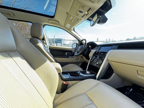 Used 2016 Land Rover Discovery Sport HSE image 15