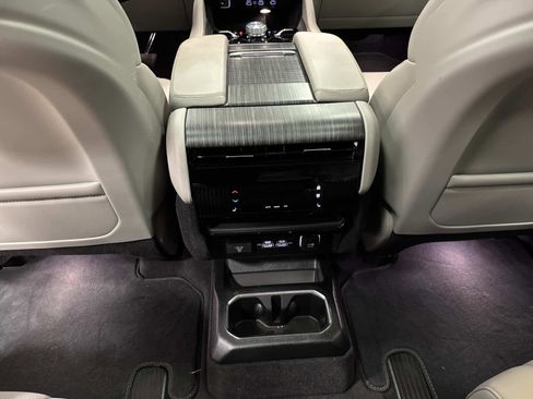 Used 2024 Jeep Wagoneer Series III w/ Premium Group I image 18