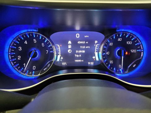 Used 2017 Chrysler Pacifica Limited w/ UConnect Theater Package image 23