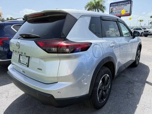 Used 2025 Nissan Rogue SV AWD/4WD image 5