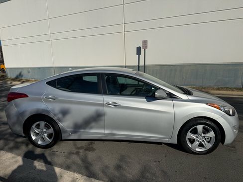 Used 2013 Hyundai Elantra GLS w/ Preferred Pkg image 9