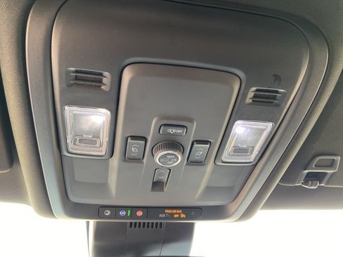 Used 2025 GMC Yukon Denali RWD image 48