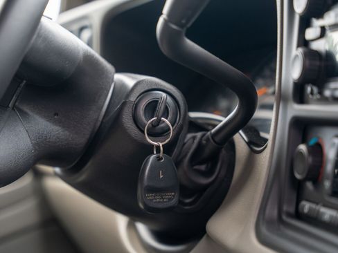 Used 2005 Chevrolet Silverado 3500 LT w/ Heavy-Duty Power Package image 30