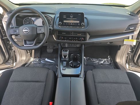 Used 2025 Nissan Rogue SV image 9