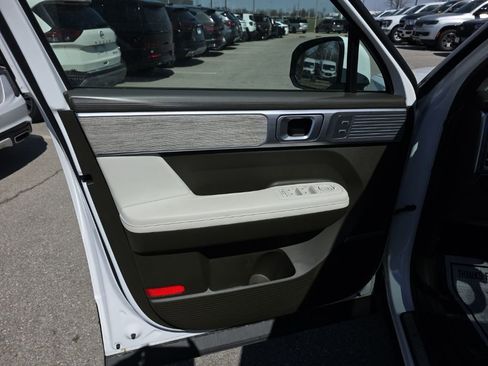 Used 2025 Hyundai Santa Fe Calligraphy AWD/4WD image 9