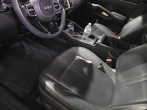 Used 2023 Kia Sorento S image 5