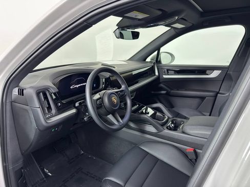 Certified 2024 Porsche Cayenne AWD/4WD image 3
