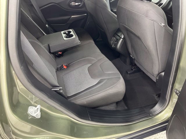 Used 2021 Jeep Cherokee Latitude FWD image 19
