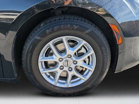 Used 2023 Chrysler Voyager LX image 9