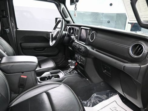 Used 2022 Jeep Wrangler Unlimited Sahara w/ Cold Weather Group image 37