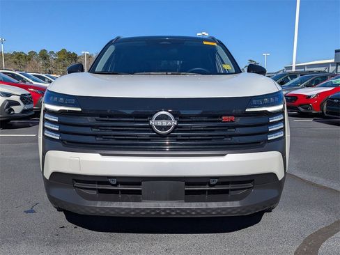 Used 2025 Nissan Kicks SR w/ Illumination Package image 10