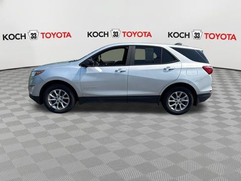 Used 2020 Chevrolet Equinox LS w/ LS Convenience Package AWD/4WD image 4