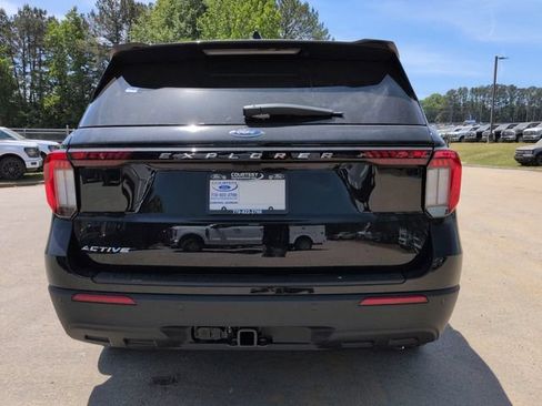 New 2026 Ford Explorer Active RWD image 5