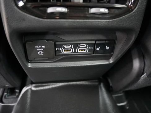 Used 2025 Jeep Grand Cherokee Limited w/ Black Appearance Package AWD/4WD image 18