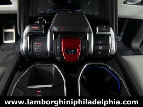 Used 2022 Lamborghini Urus AWD/4WD image 27