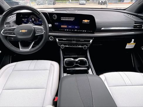 New 2026 Chevrolet Traverse High Country w/ LPO, Floor Liner Package FWD image 5