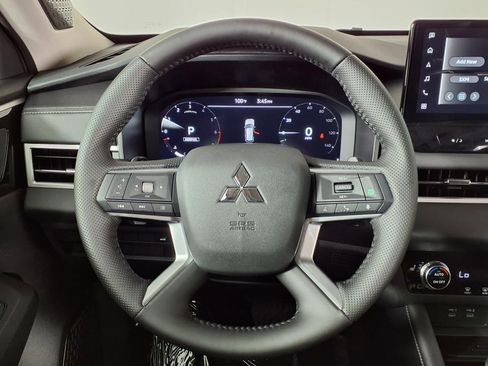 New 2025 Mitsubishi Outlander SE image 24