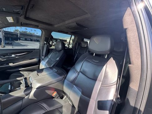 Used 2020 Cadillac Escalade ESV Platinum w/ Escalade Sport Edition AWD/4WD image 6