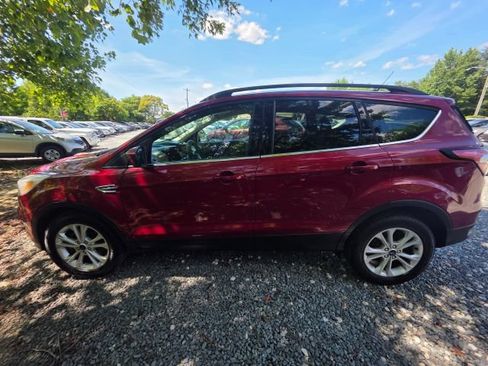 Used 2018 Ford Escape SE w/ SE Sync 3 Package AWD/4WD image 8