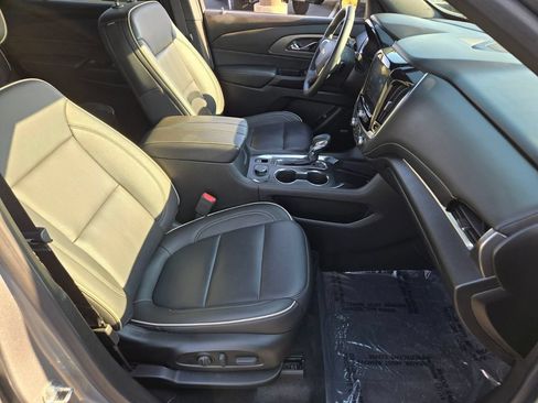 Used 2023 Chevrolet Traverse Premier FWD image 15
