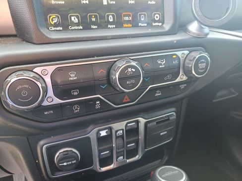Used 2020 Jeep Gladiator Sport w/ Quick Order Package 24S AWD/4WD image 14