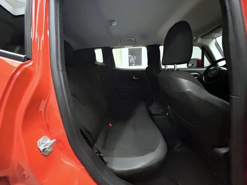 Used 2018 Jeep Renegade Altitude AWD/4WD image 18