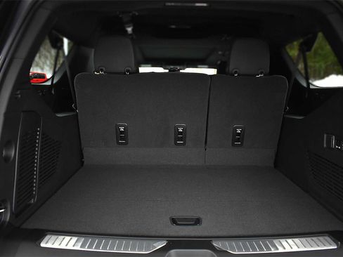 New 2026 Chevrolet Suburban Premier image 8