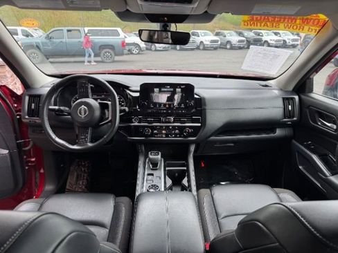 Used 2023 Nissan Pathfinder SL image 17
