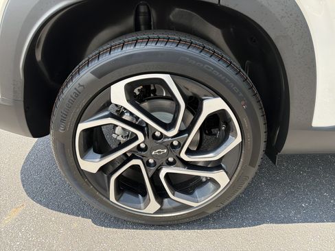New 2026 Chevrolet Trax RS w/ Driver Confidence Package FWD image 17