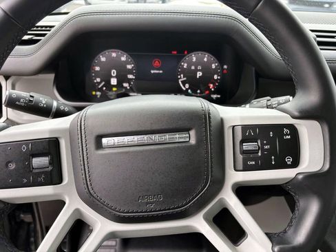 Used 2023 Land Rover Defender 130 X-Dynamic SE image 15