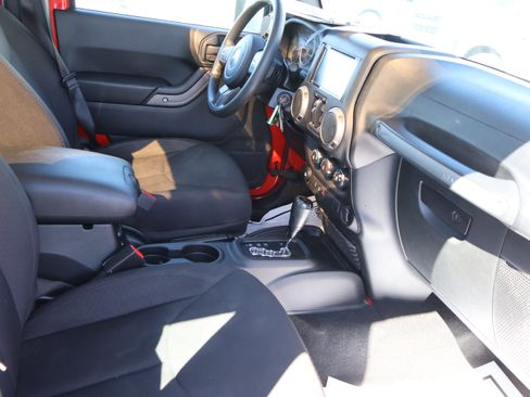 Used 2017 Jeep Wrangler Unlimited Sport image 11