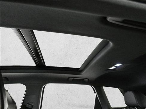 Used 2024 Audi Q4 e-tron Prestige image 20