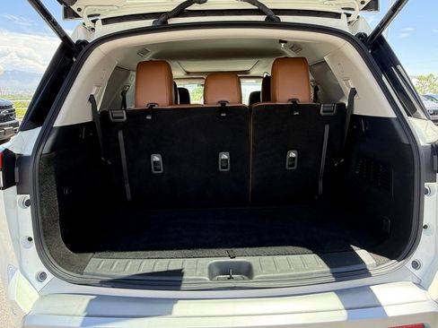 Used 2024 Nissan Pathfinder Platinum AWD/4WD image 26