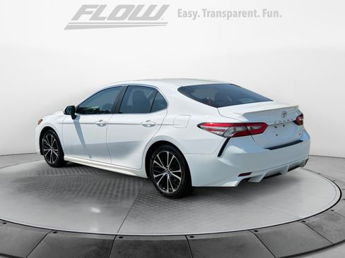 Used 2018 Toyota Camry SE w/ Moonroof Package FWD image 6