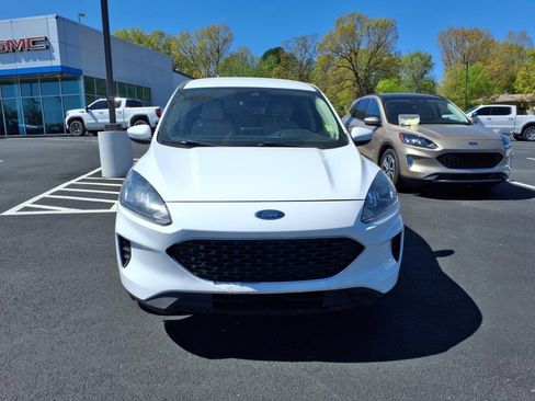 Used 2020 Ford Escape SE image 2