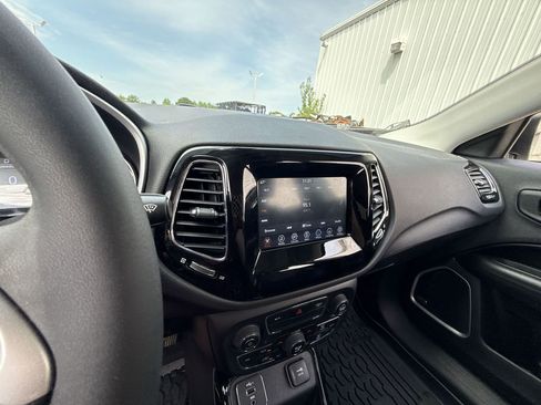 Used 2021 Jeep Compass Latitude w/ Sun and Sound Group FWD image 19